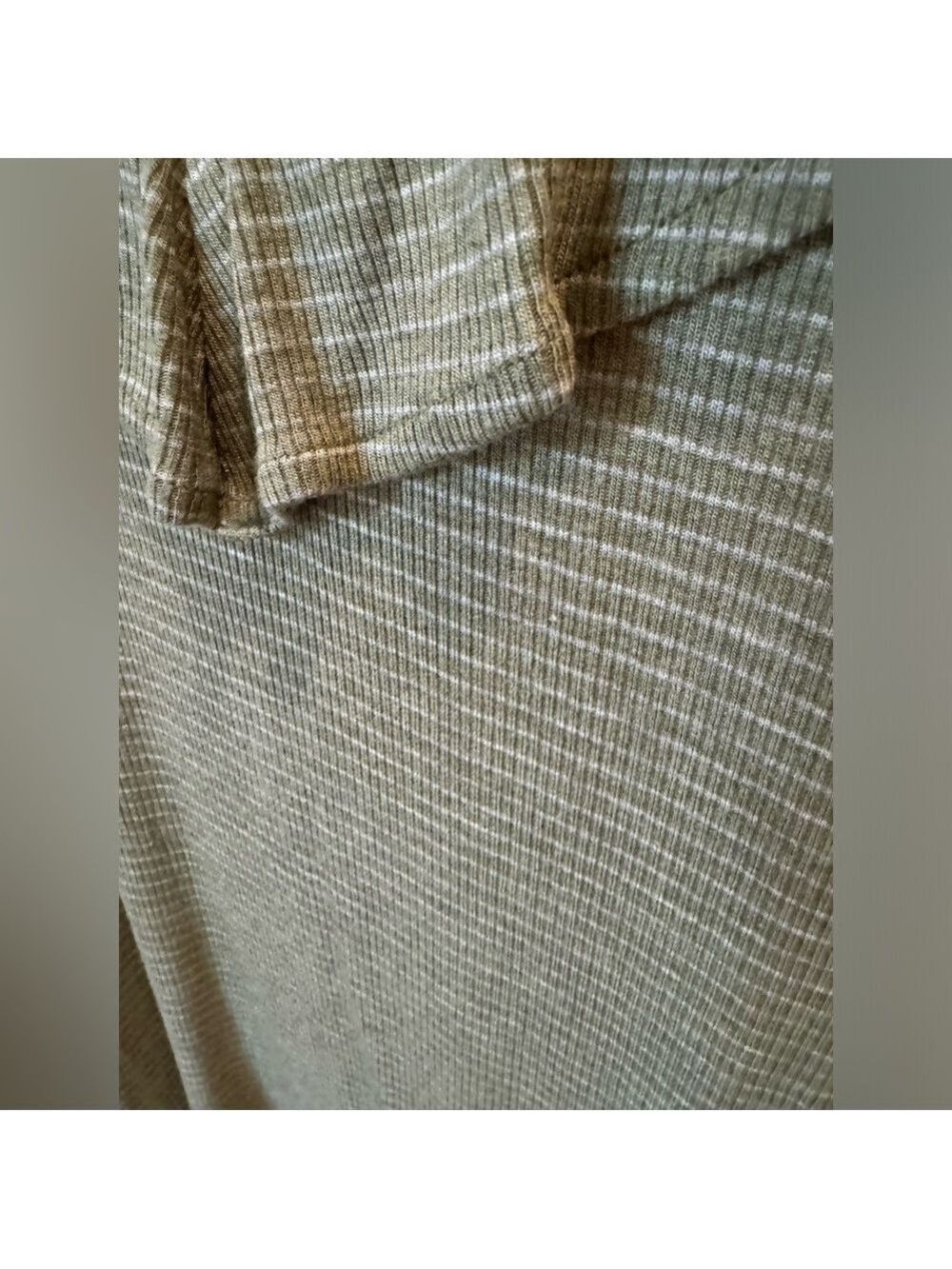 Cabi - Light Sage Green Ruffled Neckline Tank Top - Size L - Picture 6 of 9